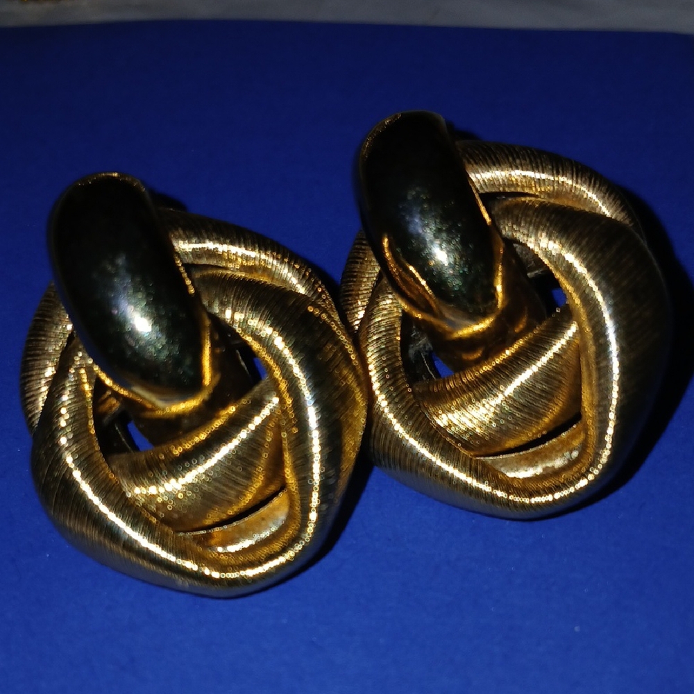 Vintage Elegant Gold Knot Earrings
